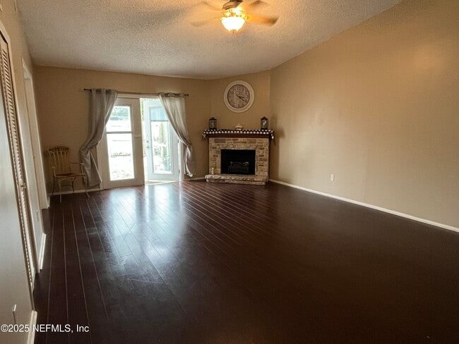 Building Photo - 636 Aquatic Dr