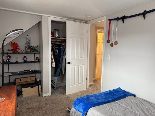 Building Photo - Charming Character Home with Screened Porch & Main Floor Laundry in North Branch