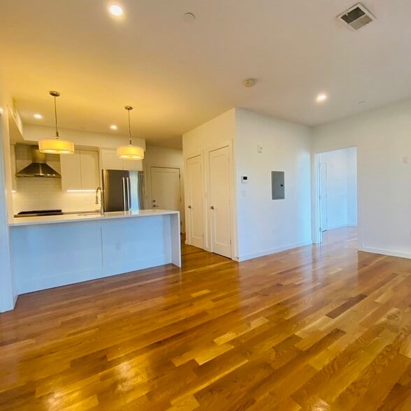 Building Photo - 49 Rogers St