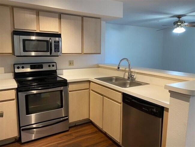 Building Photo - 7300 Westpointe Blvd