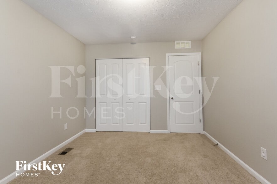 Building Photo - 5776 Bluff View Ln