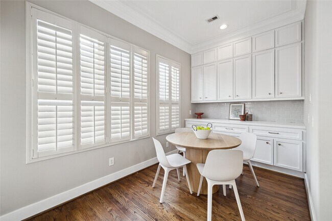 Building Photo - 6310 Taggart St