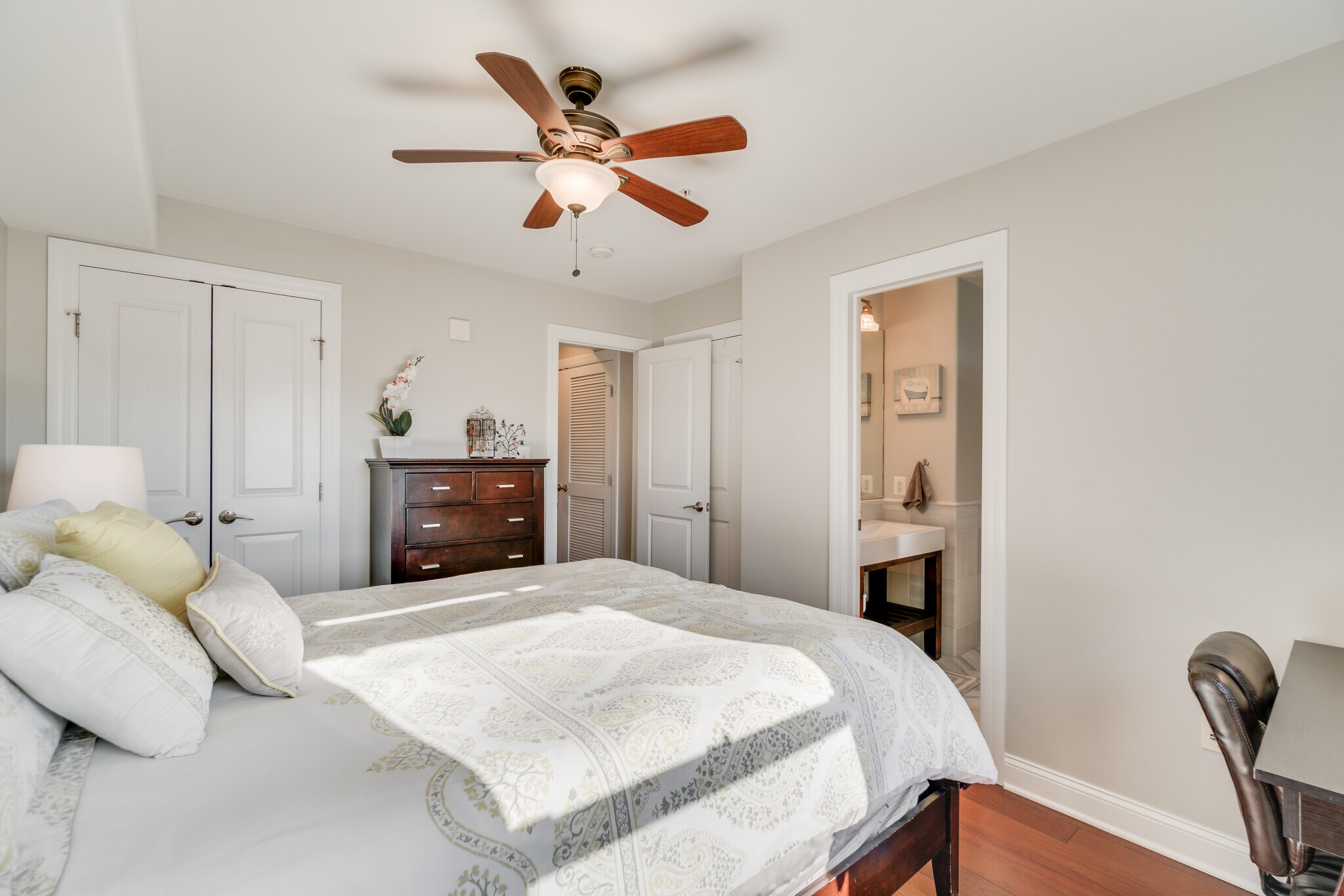 Master bedroom with 2 closets - 1354 Euclid St NW
