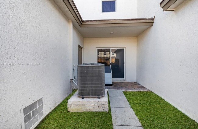 Building Photo - 26480 SW 148th Ct