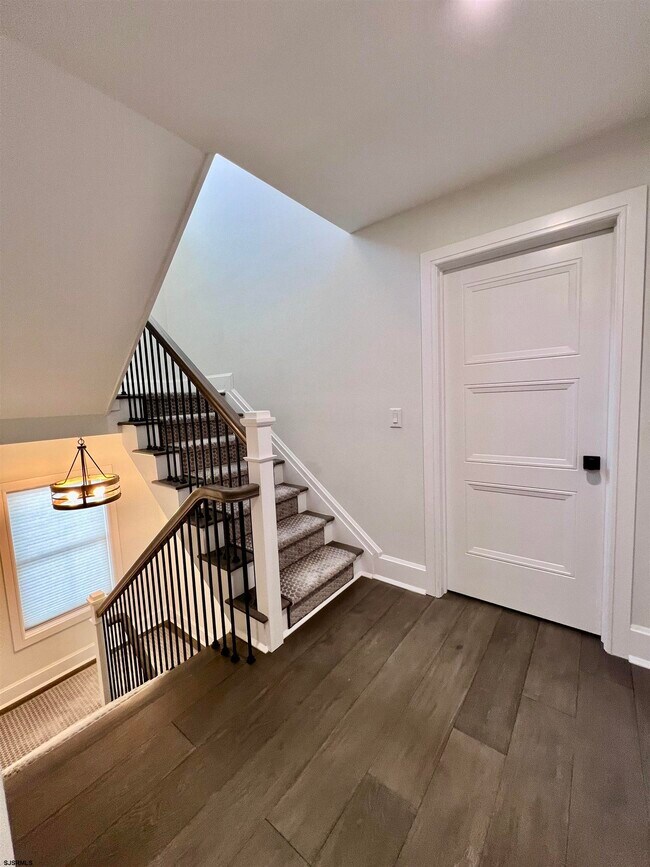 Building Photo - 16 A S Fredericksburg Ave