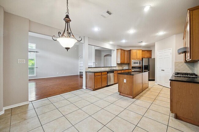 Building Photo - 4422 Roundtree Ln