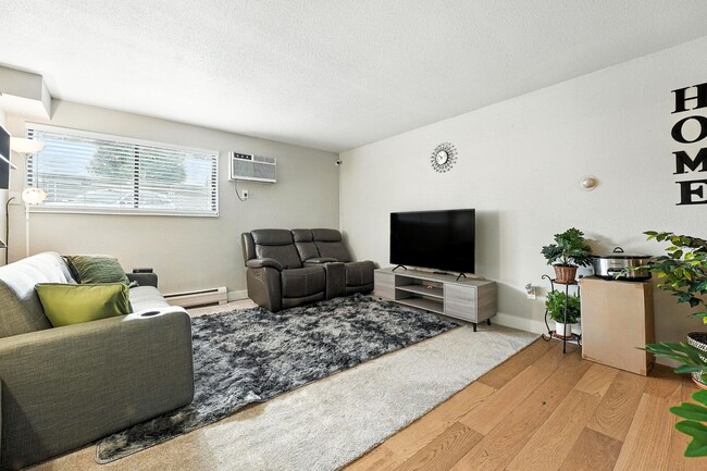 Building Photo - Beautifully Updated 1 Bed, 1 Bath Rental -...