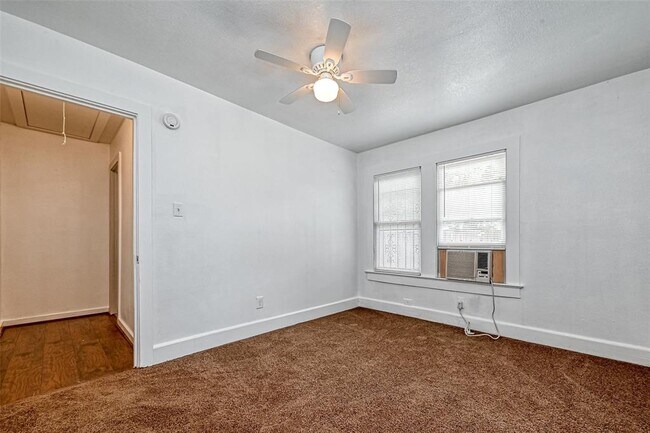 Building Photo - 7119 Farnsworth St