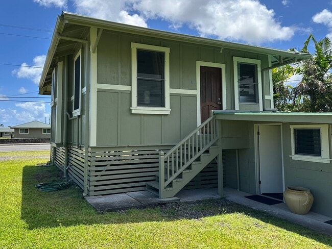 Building Photo - 2BR/1BA with front porch in Hilo Town!
