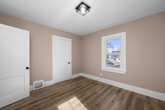 Building Photo - 1182 25th St