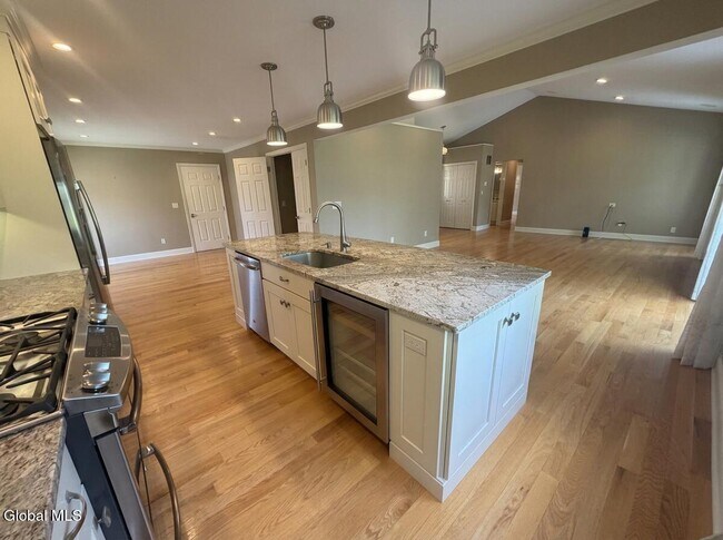 Building Photo - 53 Huntleigh Dr