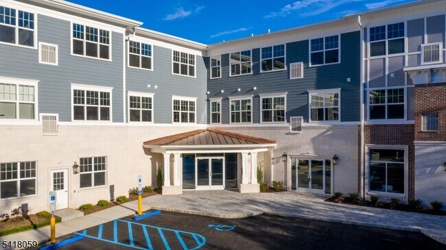 Building Photo - 663 Springfield Ave