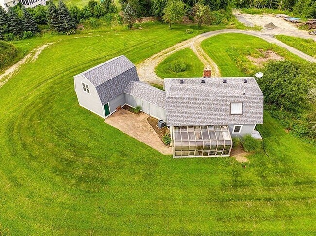 Building Photo - 370 Harwood Ave