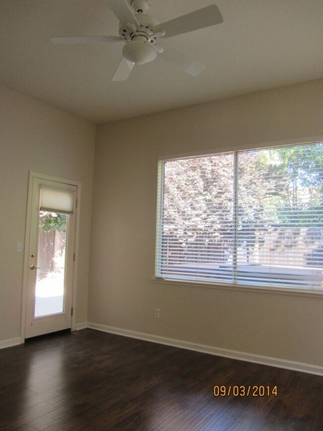 Building Photo - 858 Laurel Dr