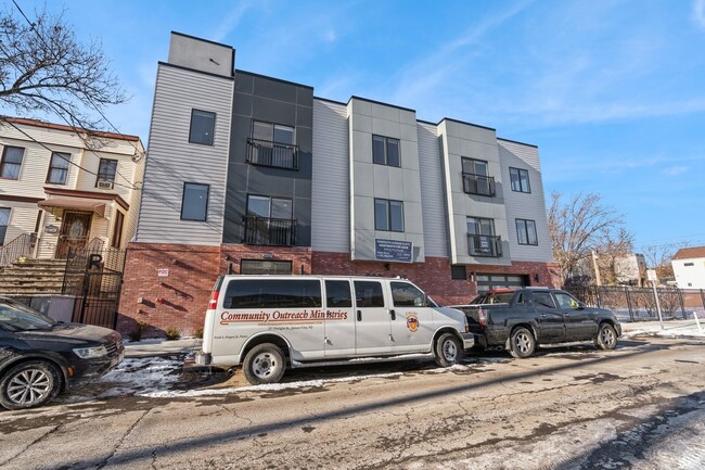 Building Photo - 203-205 Randolph Ave