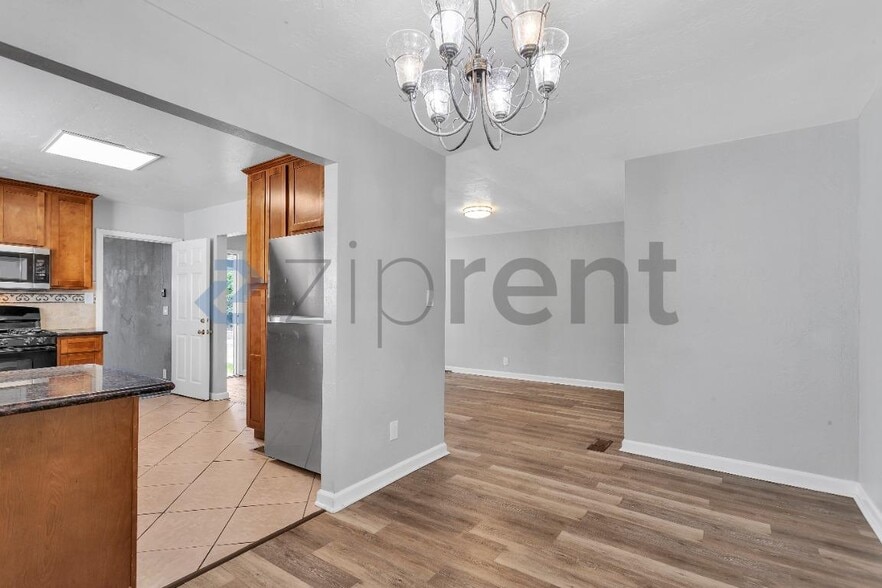 Building Photo - Unit