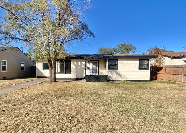 Primary Photo - Newly remodeled 3/2 home now available