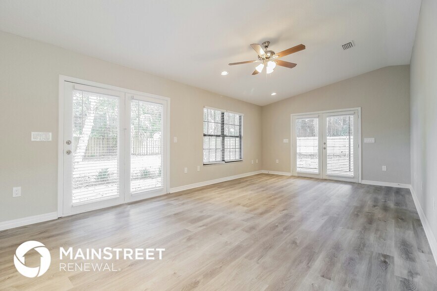 Building Photo - 136 E Grace St