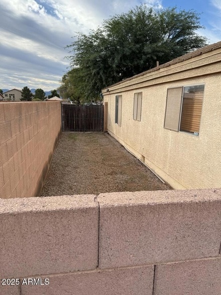 Building Photo - 10504 W Hughes Dr