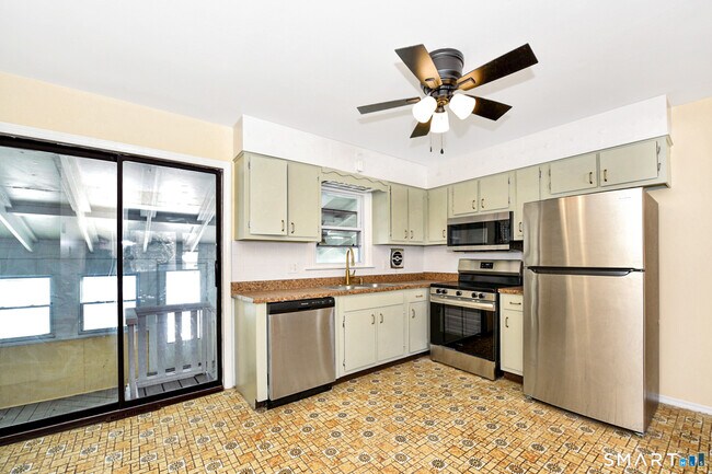 Building Photo - 90 Mary Ellen Dr