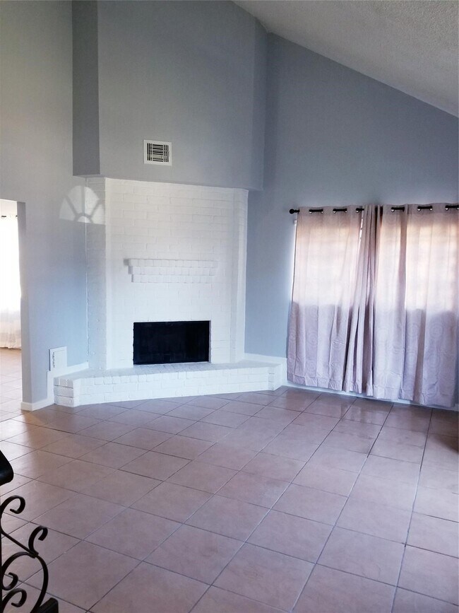 Building Photo - 8631 Valley Ledge Dr