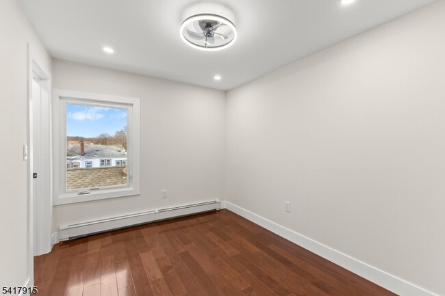 Building Photo - 633 Lafayette Ave