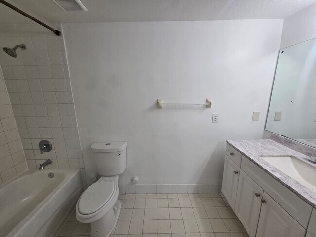Building Photo - 3 Bedroom Townhome in West Palm Beach