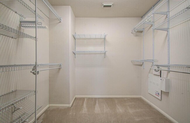Building Photo - 14555 Gleaming Rose Dr