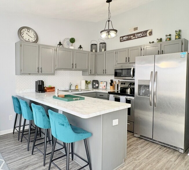 Breakfast Bar - 3443 Clover Meadows Dr