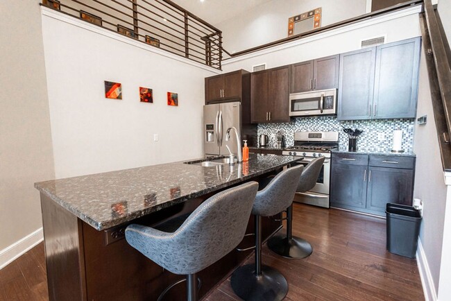 Building Photo - Furnished Downtown 2 BD in Short North! Sa...