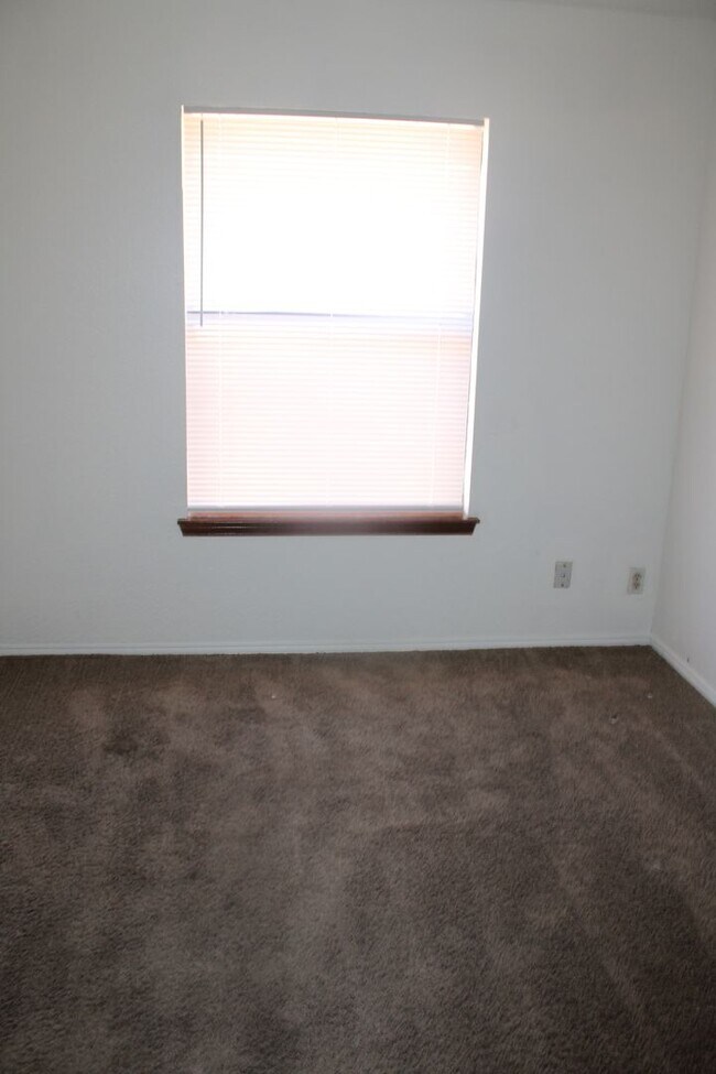 Building Photo - 1472 Sierra De Oro Dr