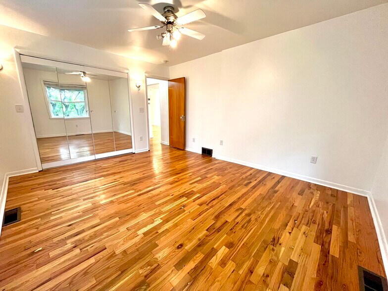 Building Photo - 706 Grand Ave NE