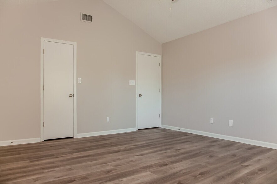 Building Photo - 12106 Kempshott Ct