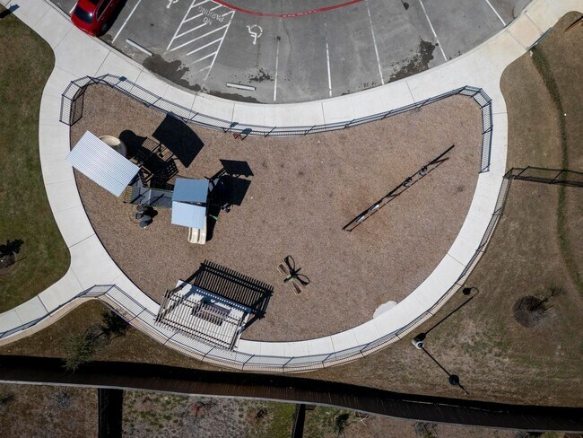 Building Photo - APPLEWOOD UNIT 1