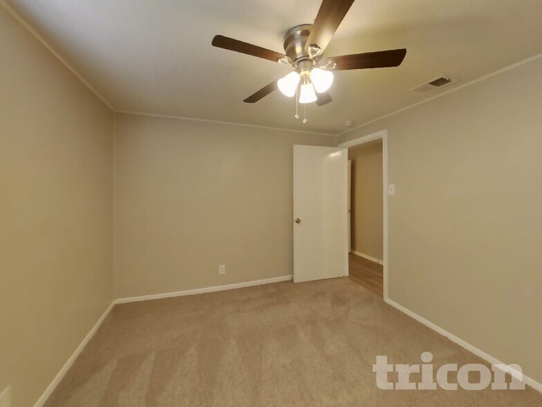 Building Photo - 1706 Crooks Ct