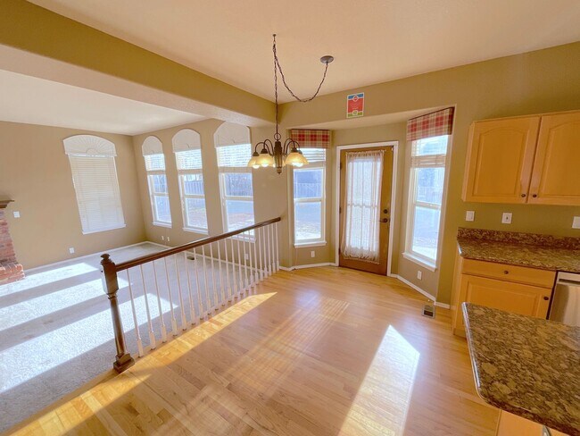 Building Photo - 5 Bedroom Home Available Near Rangewood Dr & Vickers Dr!