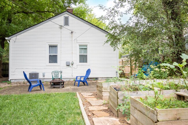 Building Photo - 5105 Indianola Ave