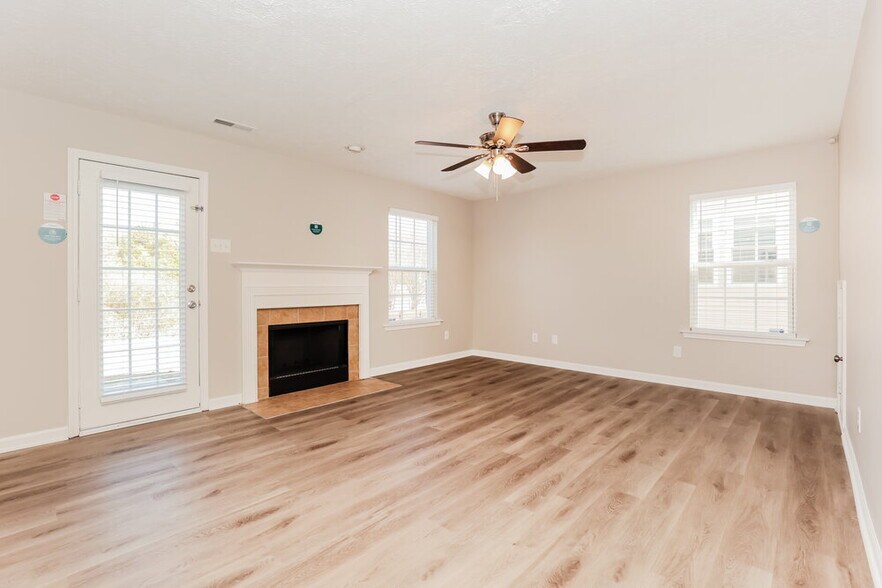 Building Photo - 2805 Windcrest Tr