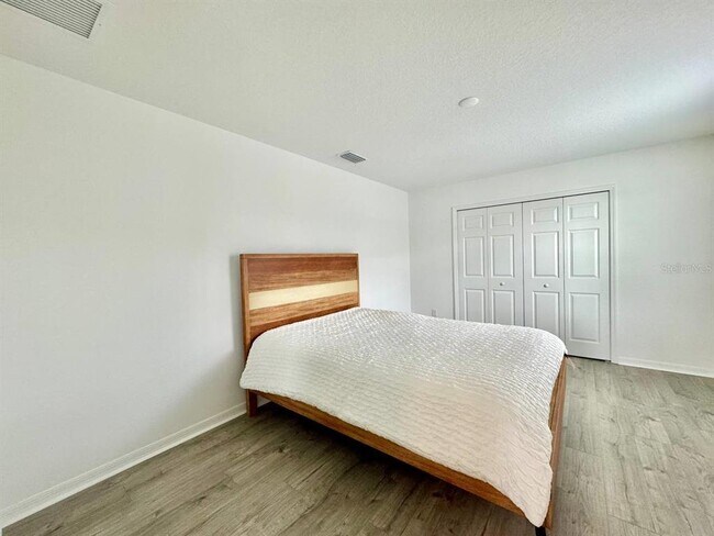 Building Photo - 5732 Newberry Pnes Ave