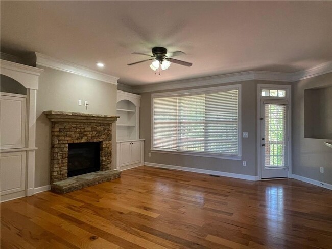 Building Photo - 2871 Royston Dr