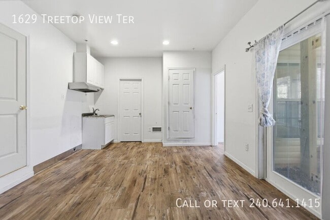 Building Photo - 1629 Treetop View Terrace