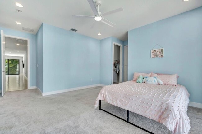 Building Photo - 17081 Five Waters Ave