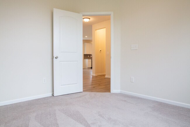 Building Photo - 2845 Beechwood Dr
