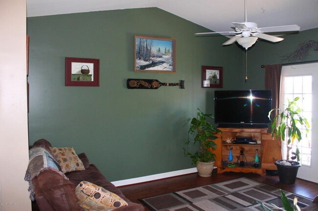 Building Photo - Beautiful 2 Bedroom 2 Bathroom Located in ...