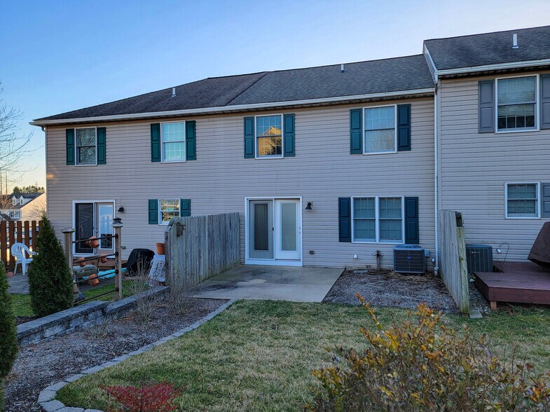 Building Photo - 26 Heron Dr