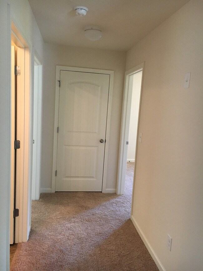 Building Photo - Doss Ferry Community in Kimberly Al  2 story house built 2017, 3 Bedroom, 2.5 bathroom house with...