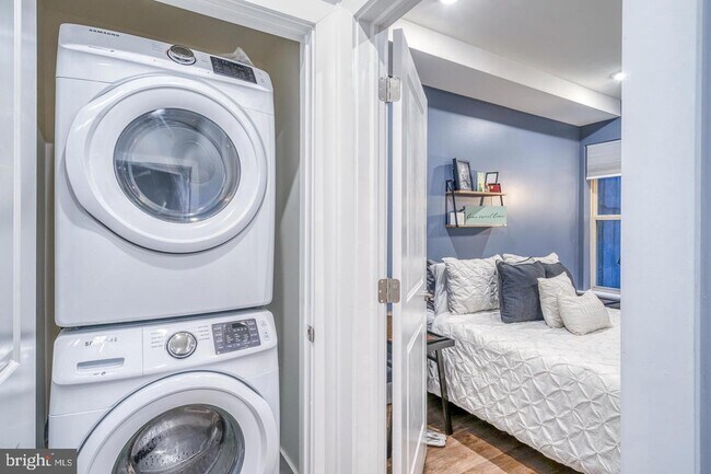 Building Photo - 1431 N 5th St