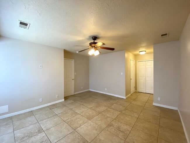 Building Photo - CUTE and COZY - MUST SEE HOME