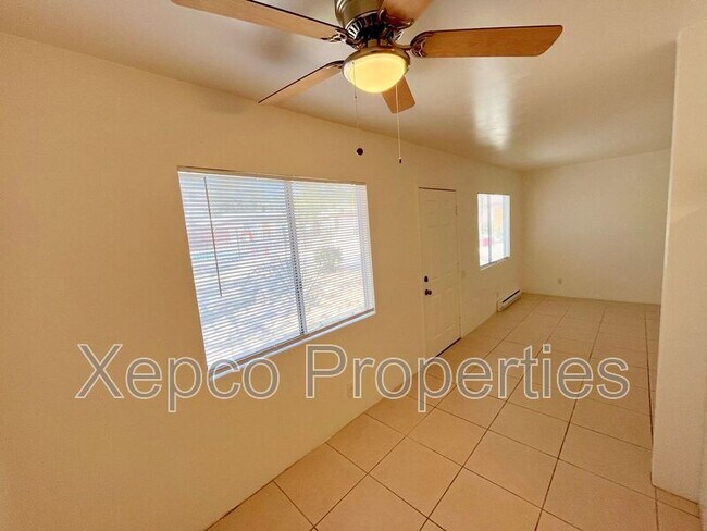Building Photo - 594 E Chuckwalla Rd