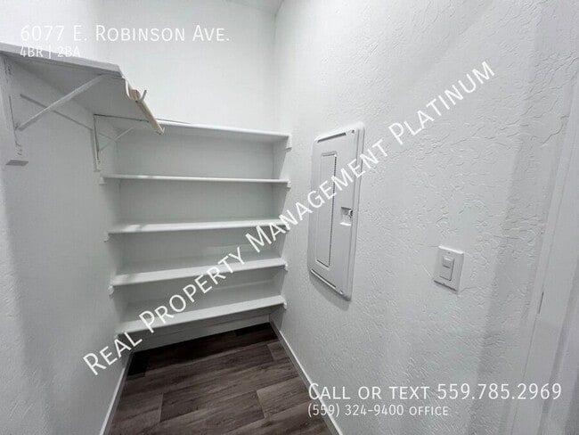 Building Photo - 6077 E Robinson Ave